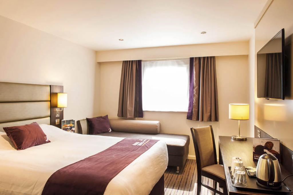 Premier Inn London Greenford الغرفة الصورة
