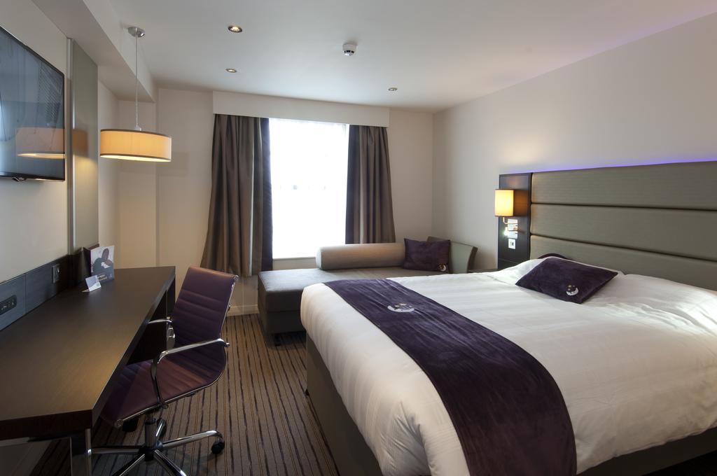 Premier Inn London Greenford الغرفة الصورة
