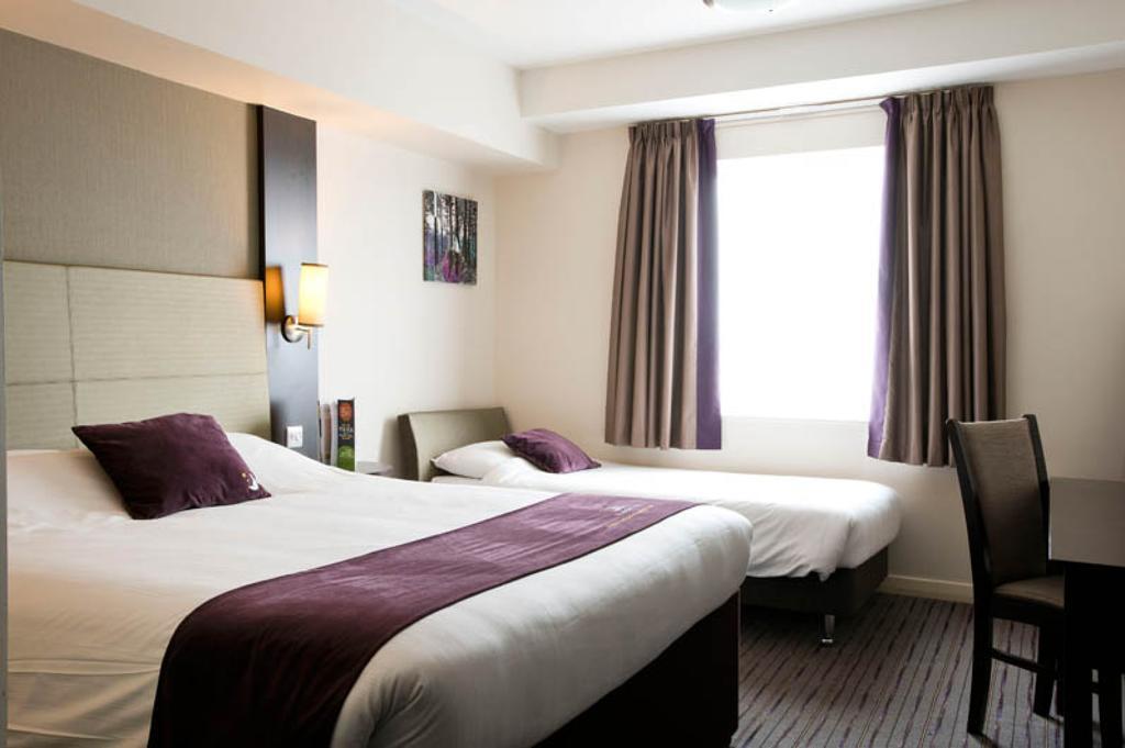 Premier Inn London Greenford الغرفة الصورة