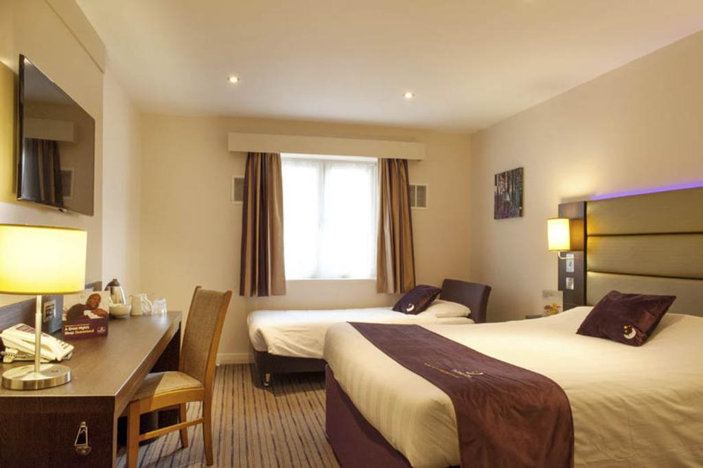 Premier Inn London Greenford الغرفة الصورة